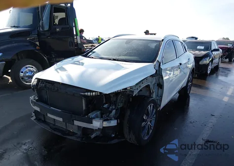 2017 Infiniti Qx30 Luxury z USA, uszkodzony, nr VIN SJKCH5CR4HA034619